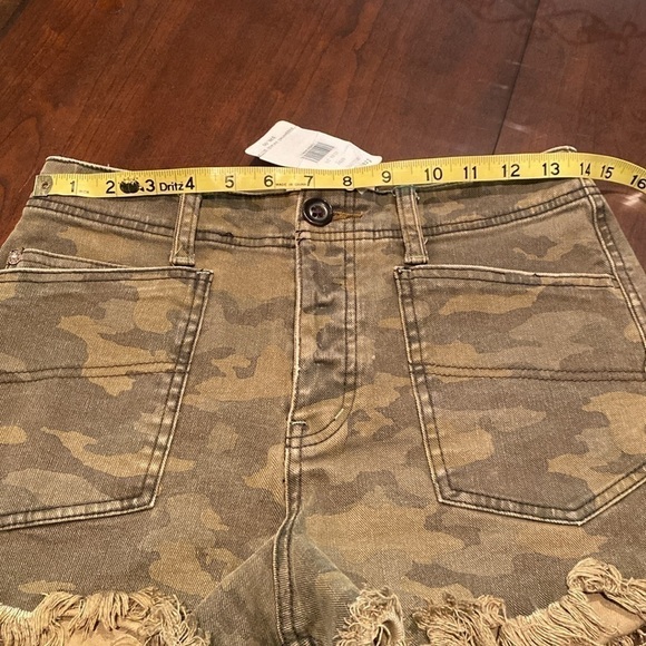 We the Free: Free People. “Army” high rise curvy Shorts Size 28 - Picture 5 of 9